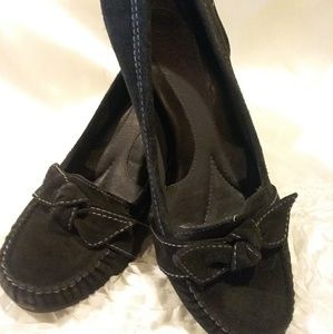 Comfortable  Nurture Suede Pumps